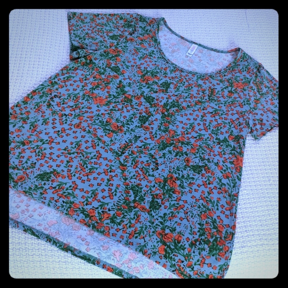 🌟3/$20🌟 Lularoe Classic T floral print